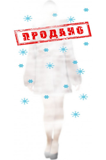 Темно-бежевая короткая шуба из мутона с норковым капюшоном